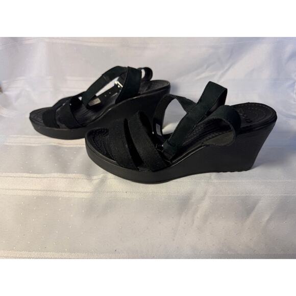 Crocs Women’s 7 Black Platform Strappy Sandals Comfort Wedge Slingback - Picture 4 of 7